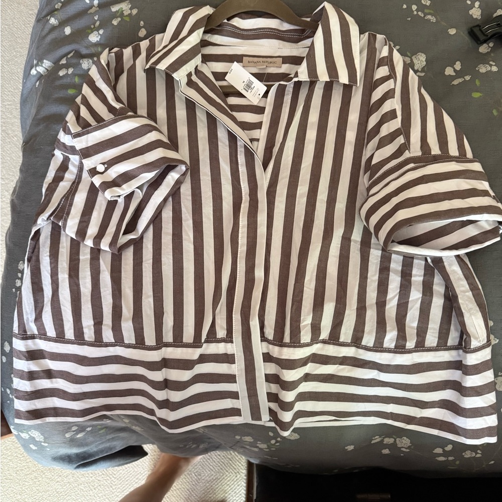 Banana Republic White and Gray 3/4 Sleeve Boxy Button Down Shirt